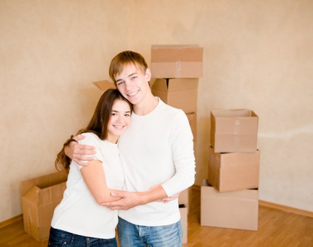 Local moving vehicle supporting a student relocation in Twickenham